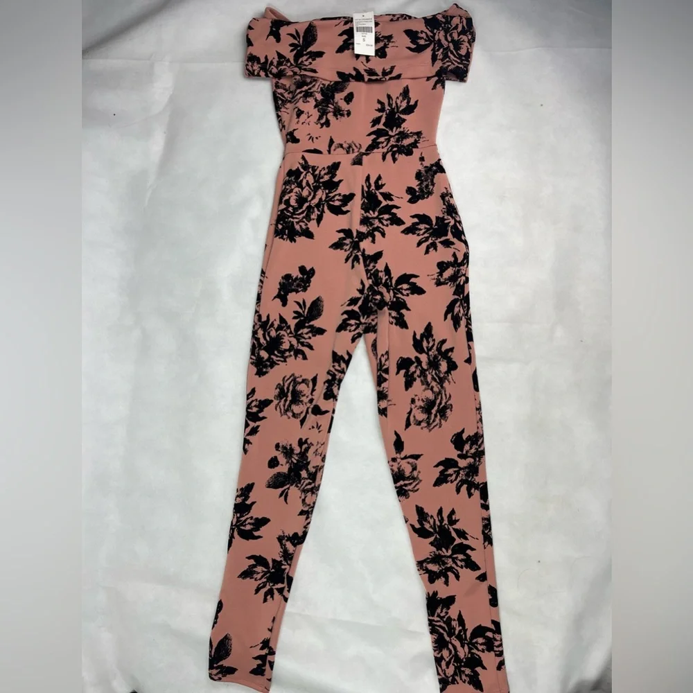 𝐄𝐕𝐄𝐑𝐘𝐓𝐇𝐈𝐍𝐆 𝐈𝐒 𝐑𝐎𝐒𝐄𝐘 𝐉𝐔𝐌𝐏𝐒𝐔𝐈𝐓 - Picture 4 of 4